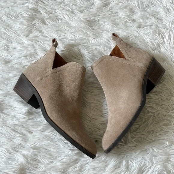 NWOB Lucky Brand Falila Women’s bootie in Taupe size 8M - Picture 1 of 11